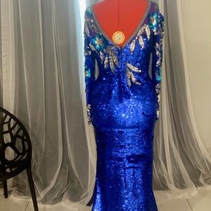 Long sequin dress. L/XL. Unique vintage find. It has very little to no stretch.